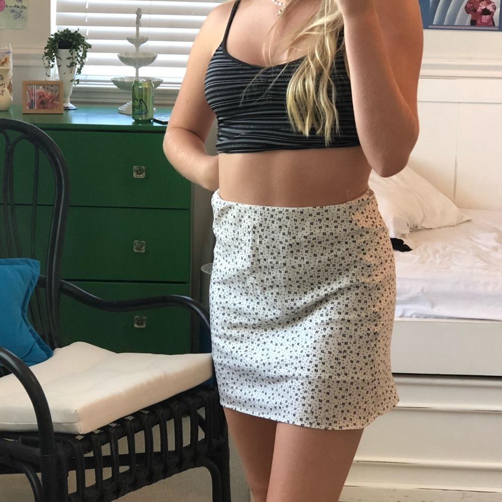 URBAN OUTFITTERS black and white mini skirt!!